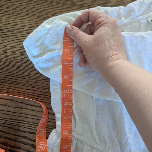 EUC American Eagle AEO Womens medium white one shoulder cropped ruffle blouse - Picture 4 of 9